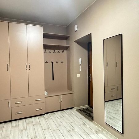 Апартаменти Люкс В Центрі, На Вулиці Набережна,10 З Парковкою Lutsʼk Εξωτερικό φωτογραφία